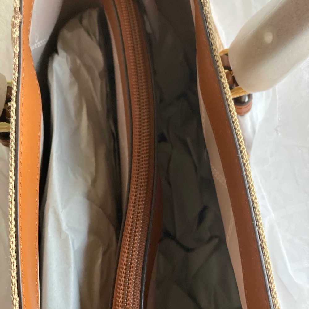 Micheal Micheal Kors Signature Tote - Picture 8 of 8